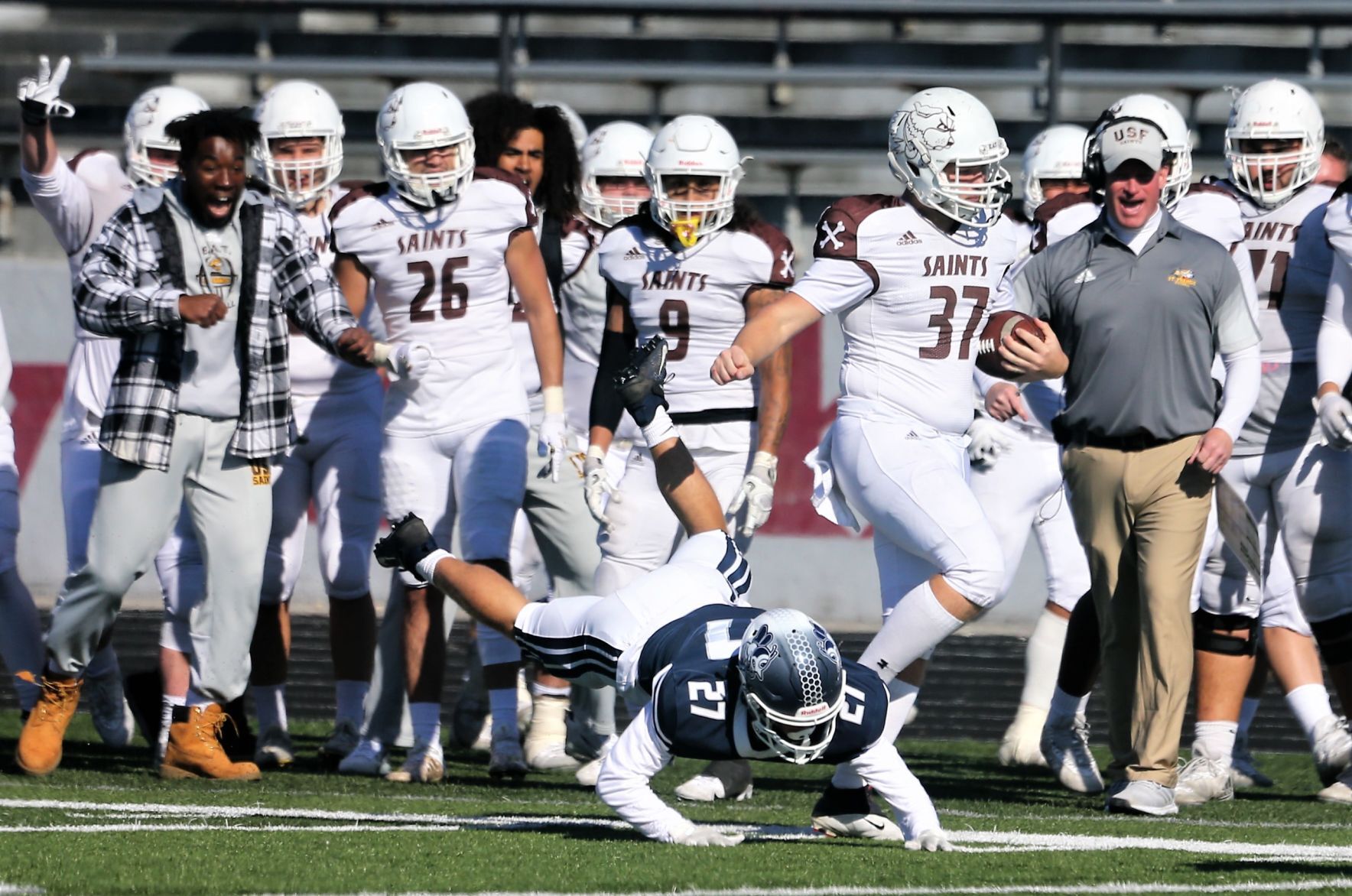 102321-qc-spt-ambrose fball32.jpg